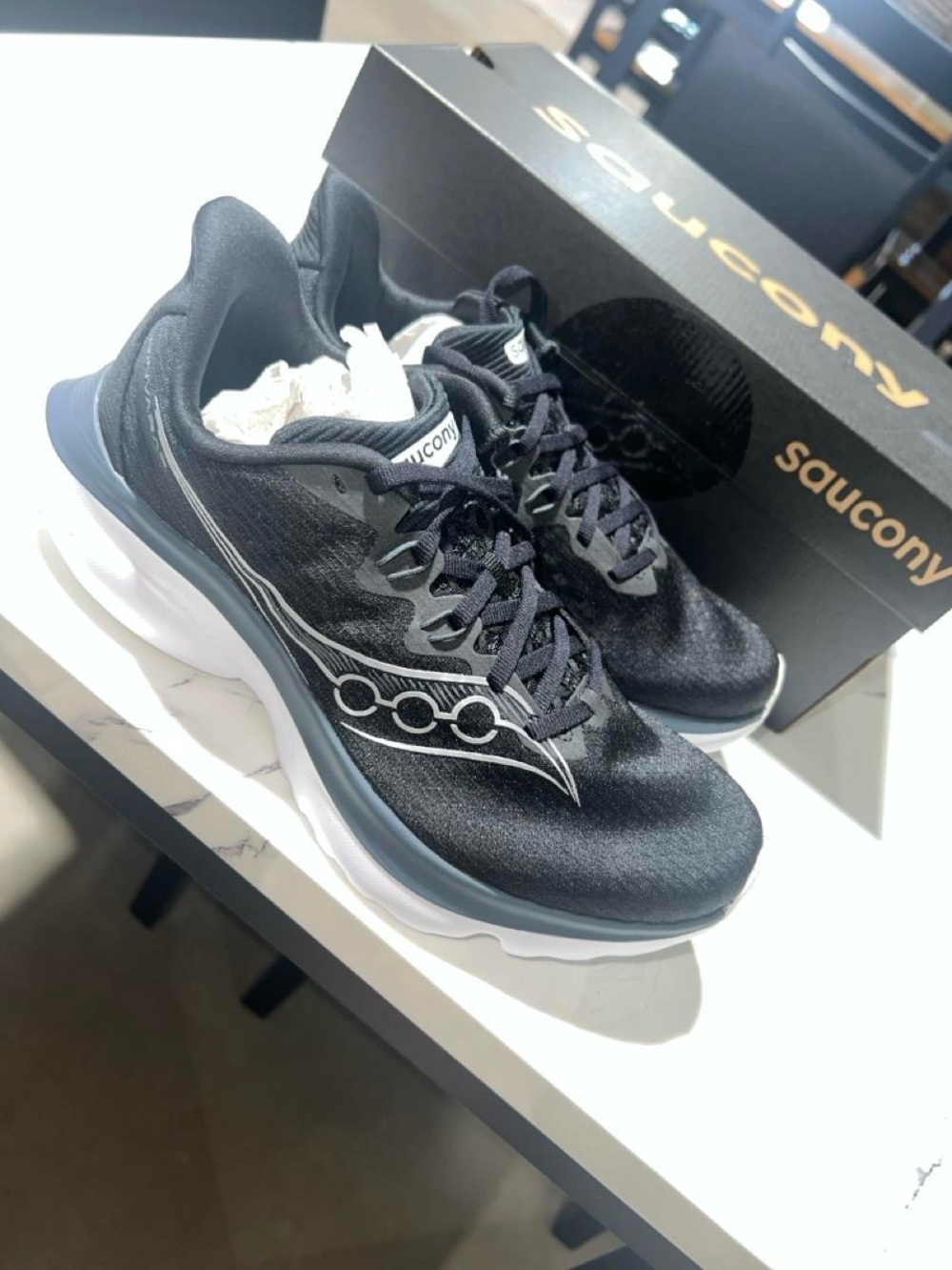 Saucony Kinvara 16 Women’s Size 9 Black White Running Shoes New